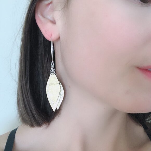 𝅺GOLD Leather Leaf Earrings - Picture 5 of 7